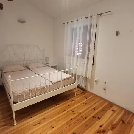 Seaside Homestead Molk With Private Pool Počitniška hiša *