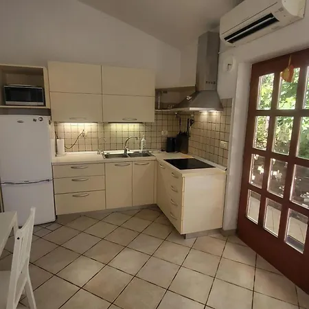 Počitniška hiša Seaside Homestead Molk With Private Pool *