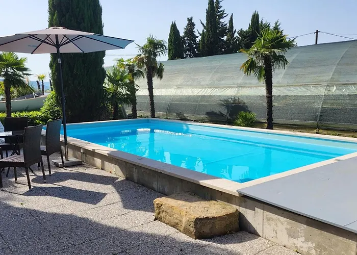 Seaside Homestead Molk With Private Pool 포르토로즈